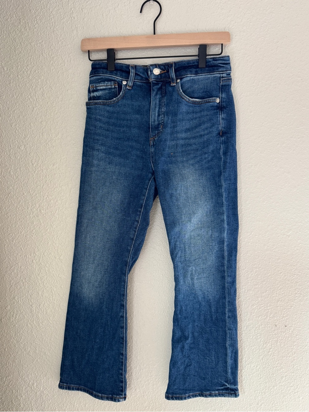 Loft kick out crop 25P 💙